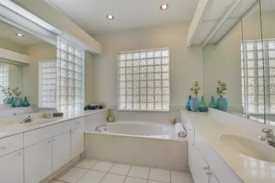 4653 Hadfield Drive, Sarasota, FL 34235 - Photo 9