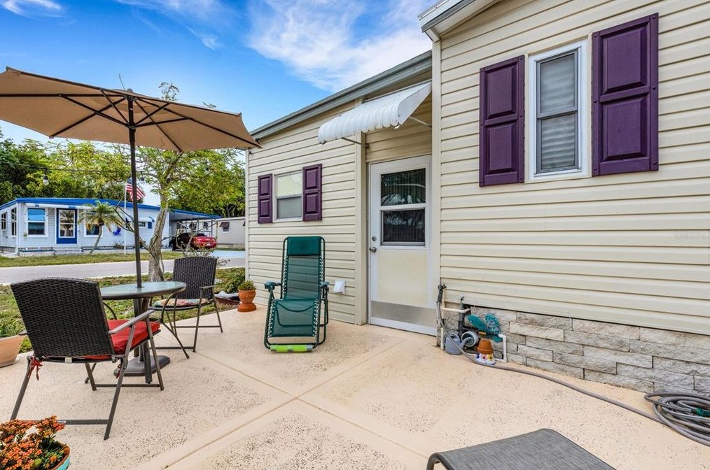 5619 Bayshore Rd, Palmetto FL  34221-8408 exterior