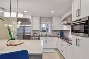 1900 Benjamin Franklin Dr, Sarasota, FL 34236 - Photo 5