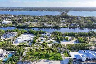 7665 Sanderling Rd, Sarasota, FL 34242 - Photo 9