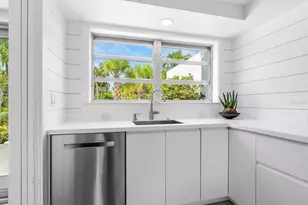 7665 Sanderling Rd, Sarasota, FL 34242 - Photo 25