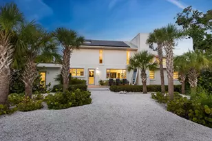 7665 Sanderling Rd, Sarasota, FL 34242 - Photo 11