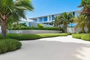 7665 Sanderling Rd, Sarasota, FL 34242 - Photo 5