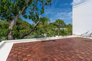 7665 Sanderling Rd, Sarasota, FL 34242 - Photo 47