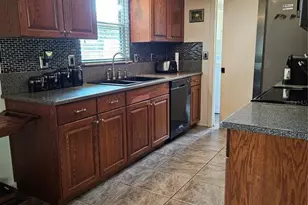 2631 Fiesta Dr, Venice, FL 34293 - Photo 5