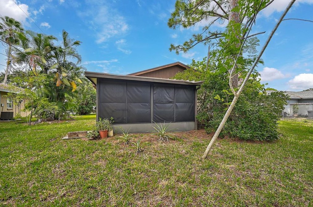 1862 Rita St, Sarasota FL  34231-6634 exterior