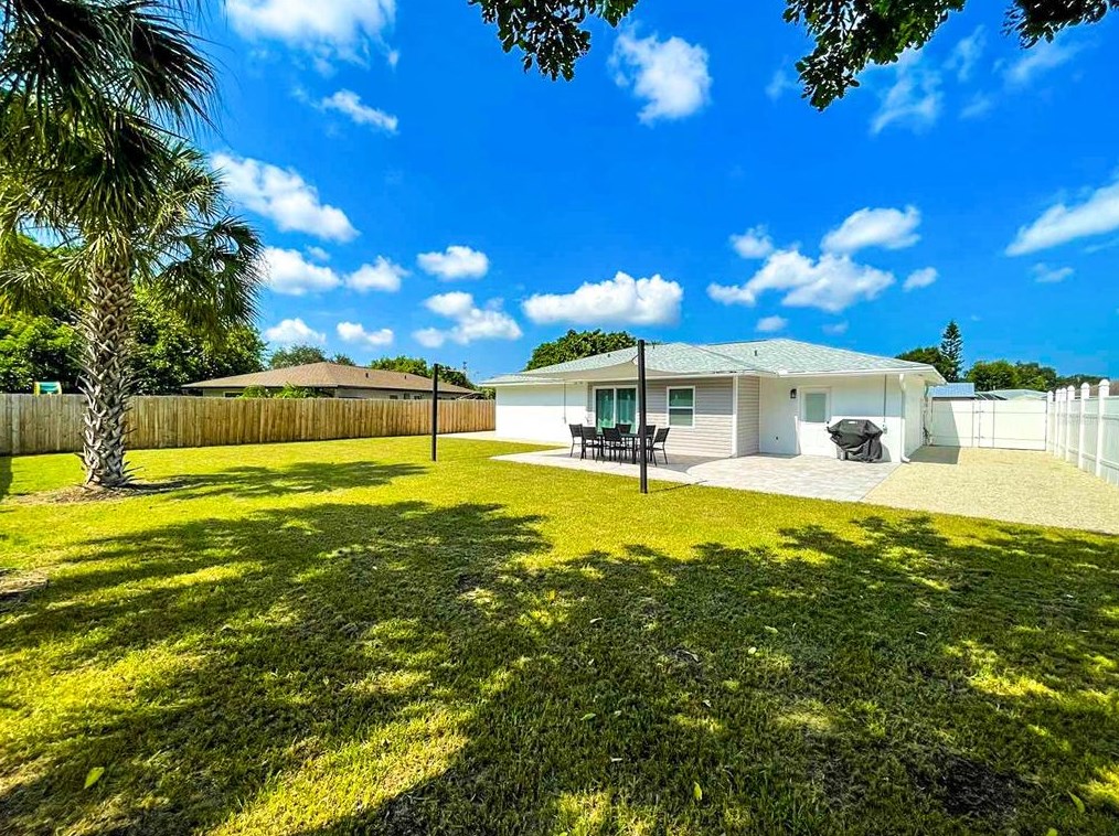 2845 Indianwood Dr, Sarasota FL  34232-6010 exterior