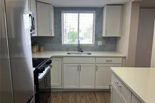 3600 Lake Bayshore Dr Bld K, Bradenton, FL 34205 - Photo 3