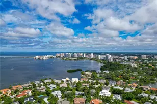 1389 Harbor Dr, Sarasota, FL 34239 - Photo 23