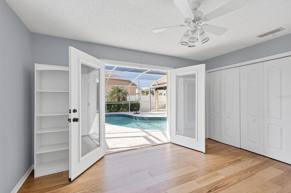 4224 Hearthstone Dr, Sarasota FL 34238-3232 exterior