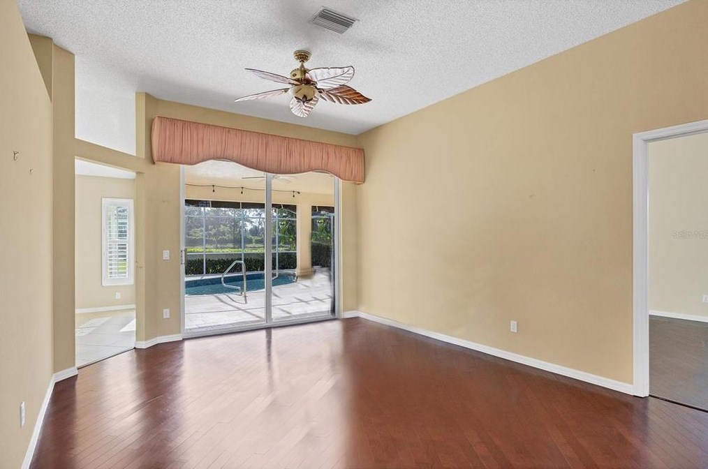 4224 Hearthstone Dr, Sarasota FL 34238-3232 exterior