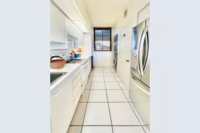 1065 Gulf Of Mexico Drive #302, Longboat Key, FL 34228 - Photo 5