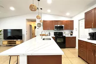 2431 Loma Linda St, Sarasota, FL 34239 - Photo 9