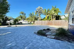 2431 Loma Linda St, Sarasota, FL 34239 - Photo 5