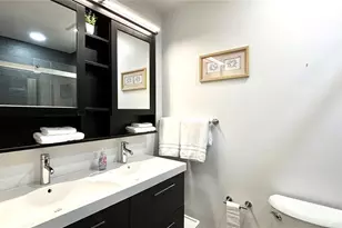 2431 Loma Linda St, Sarasota, FL 34239 - Photo 19