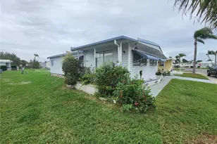 5317 Chateau Ln, Bradenton, FL 34207 - Photo 3