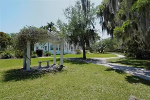 2607 Riverbluff Pkwy, Sarasota, FL 34231 - Photo 47