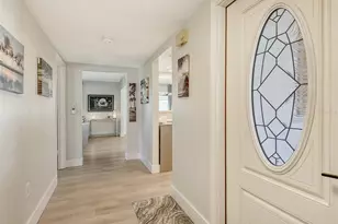 2607 Riverbluff Pkwy, Sarasota, FL 34231 - Photo 5
