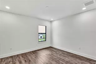 2477 Waterfront Cir, Sarasota, FL 34240 - Photo 25