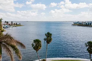 543 Key Royale Dr, Holmes Beach, FL 34217 - Photo 21