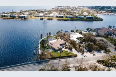 543 Key Royale Drive, Holmes Beach, FL 34217 - Photo 11