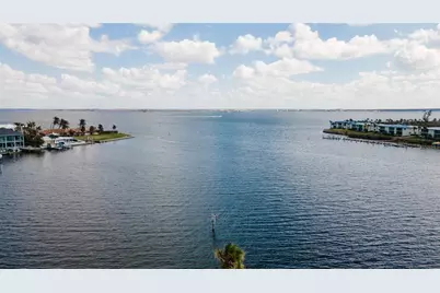 543 Key Royale Drive, Holmes Beach, FL 34217 - Photo 19