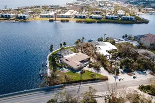 543 Key Royale Dr, Holmes Beach, FL 34217 - Photo 13