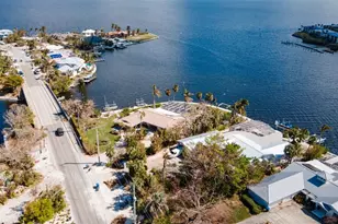 543 Key Royale Dr, Holmes Beach, FL 34217 - Photo 3