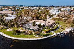 543 Key Royale Dr, Holmes Beach, FL 34217 - Photo 15