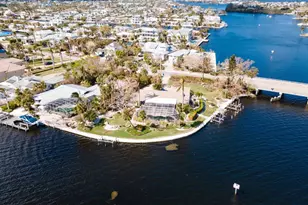 543 Key Royale Dr, Holmes Beach, FL 34217 - Photo 9