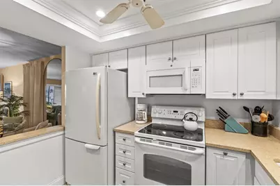 1001 Benjamin Franklin Drive #512, Sarasota, FL 34236 - Photo 7