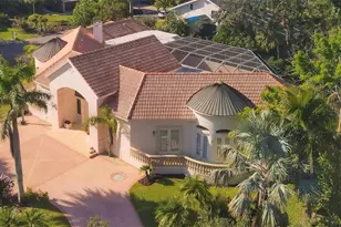5331 Siesta Cove Dr, Sarasota, FL 34242 - Photo 3