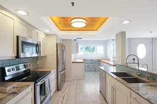 1315 Siesta Bayside Dr, Sarasota, FL 34242 - Photo 13