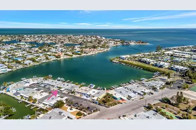 23 Seaside Court, Holmes Beach, FL 34217 - Photo 7