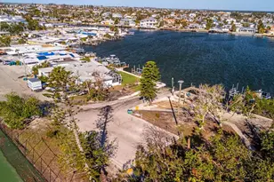 23 Seaside Ct, Holmes Beach, FL 34217 - Photo 27