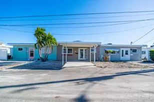 23 Seaside Ct, Holmes Beach, FL 34217 - Photo 11