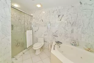 1800 Benjamin Franklin Dr, Sarasota, FL 34236 - Photo 29