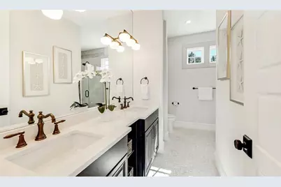 2516 Avenue A, Bradenton Beach, FL 34217 - Photo 13