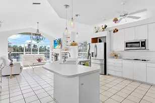 508 Siesta Dr, Sarasota, FL 34242 - Photo 15