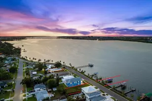 1910 Riverside Dr E, Bradenton, FL 34208 - Photo 1