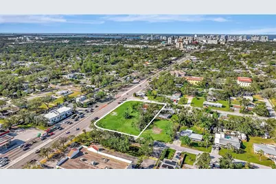 128 N Briggs Avenue, Sarasota, FL 34237 - Photo 3