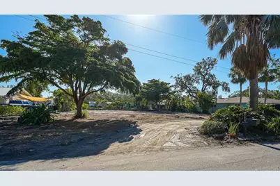 660 Longview Drive, Longboat Key, FL 34228 - Photo 3