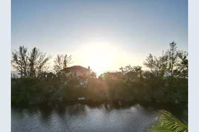 8534 Heron Lagoon Circle, Sarasota, FL 34242 - Photo 5