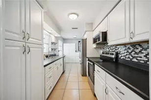 530 St Andrews Dr, Sarasota, FL 34243 - Photo 17