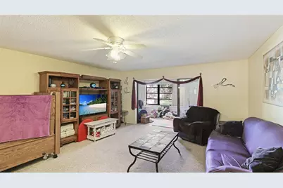 527 Spring Lakes Boulevard, Bradenton, FL 34210 - Photo 9