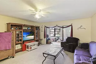 527 Spring Lakes Blvd, Bradenton, FL 34210 - Photo 9