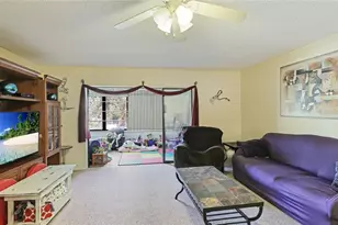 527 Spring Lakes Blvd, Bradenton, FL 34210 - Photo 9