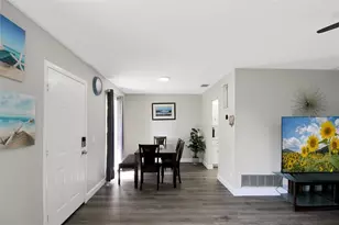 1127 De Leo Dr, Sarasota, FL 34243 - Photo 5