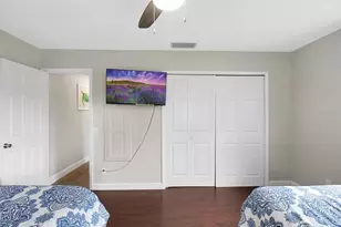 1127 De Leo Dr, Sarasota, FL 34243 - Photo 25