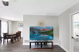 1127 De Leo Dr, Sarasota, FL 34243 - Photo 7